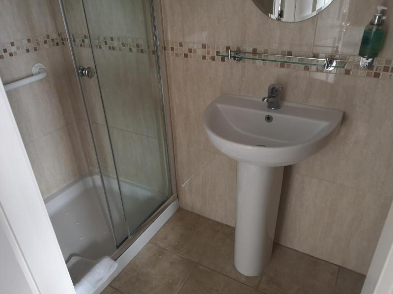 Standard Triple Room image 2