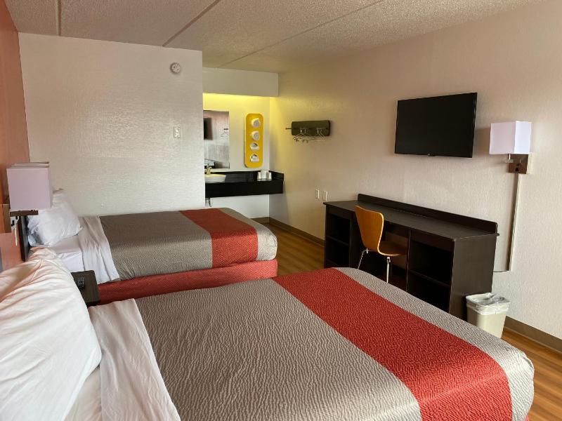 Quadruple Room image 3