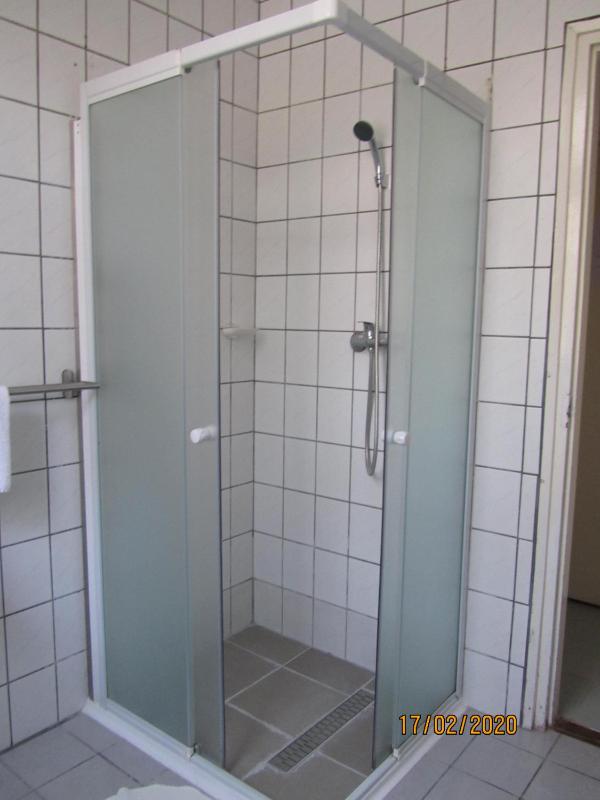 Standard Double or Twin Room image 4