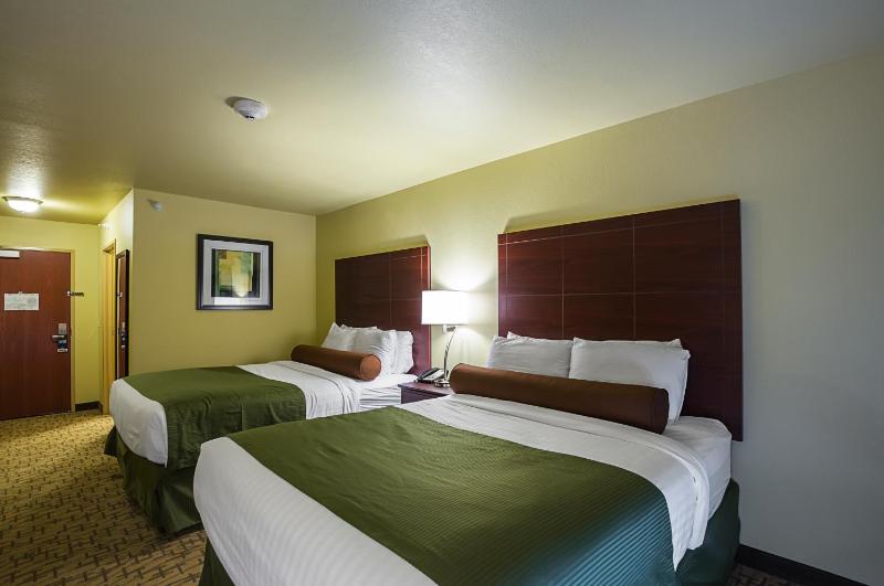 Queen Room with Two Queen Beds - Non-Smoking