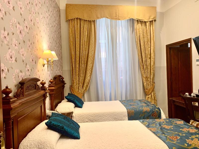 Twin Room image 1