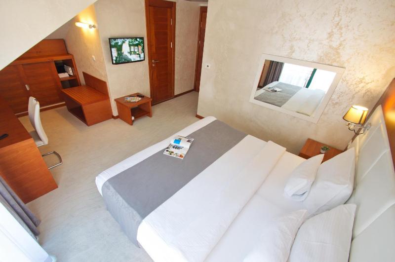Standard Double or Twin Room image 3