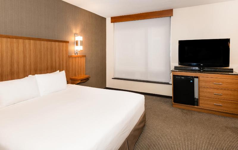 King Room image 3