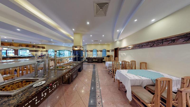 Falcon Hills Hotel - image 40