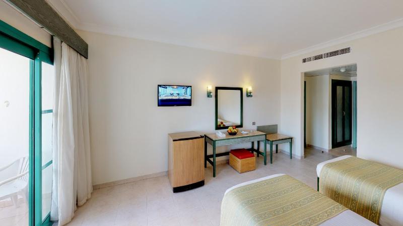 Falcon Hills Hotel - image 50
