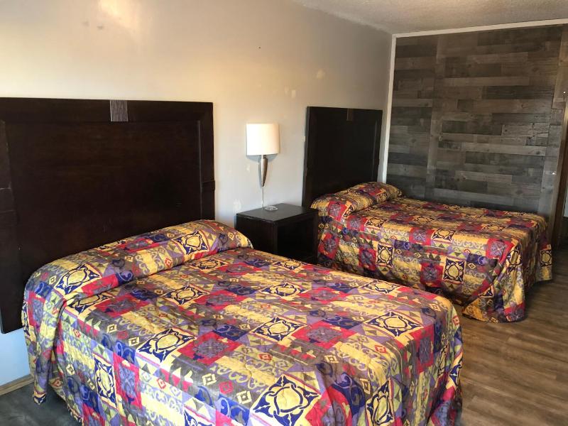 Double Room with Two Double Beds and Kitchenette image 1