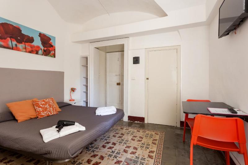 Large Twin Room image 3