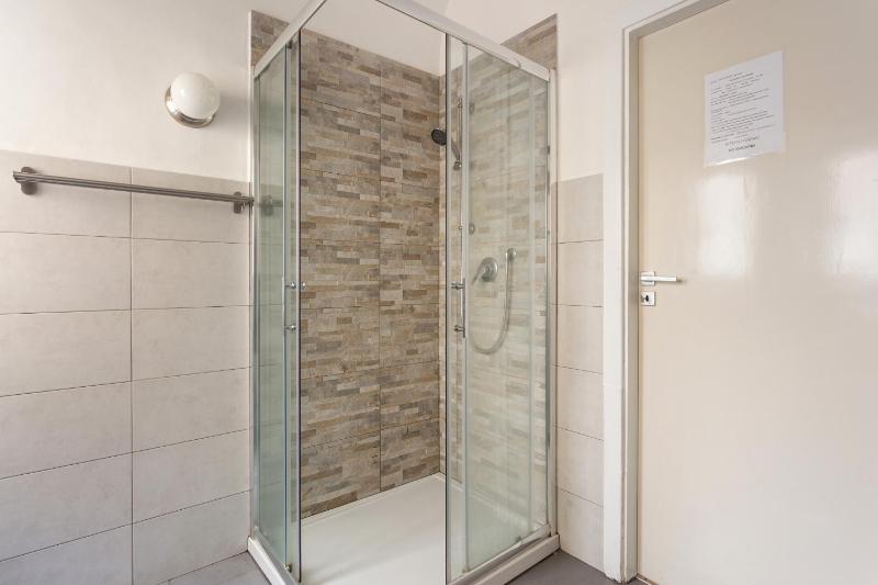 Double or Twin Room image 3