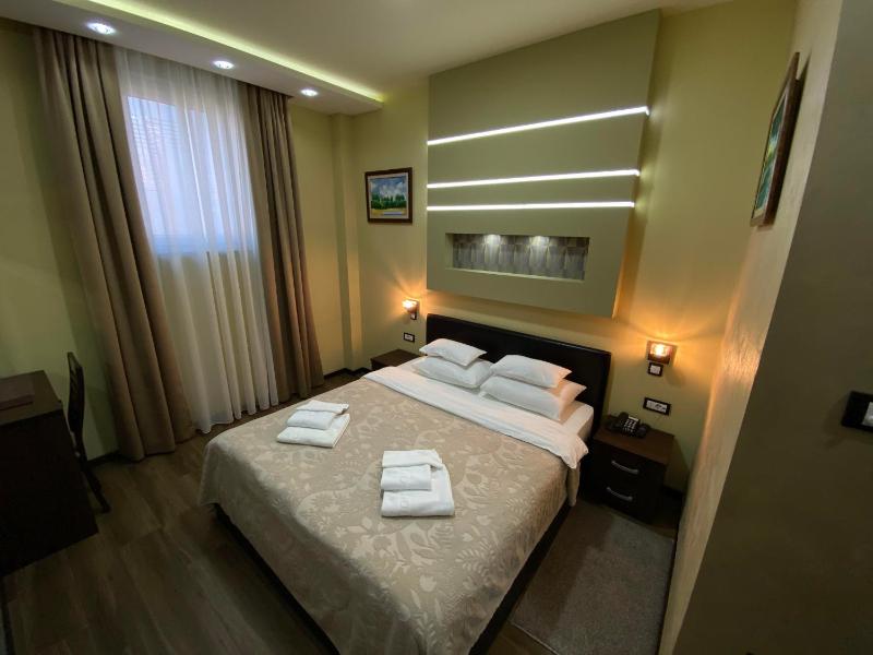 Deluxe Double Room image 4