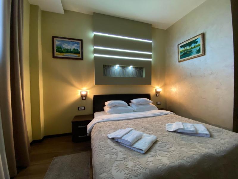 Deluxe Double Room image 3