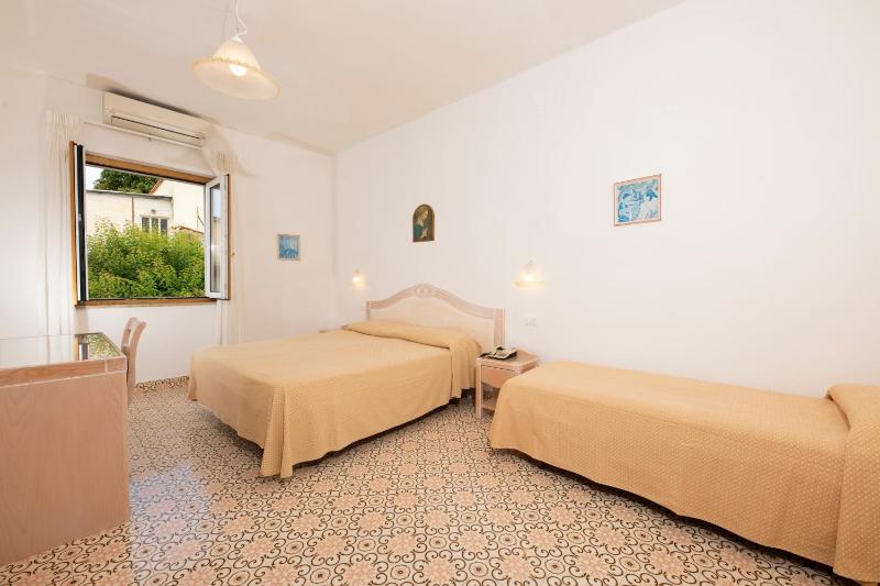Triple Room image 4