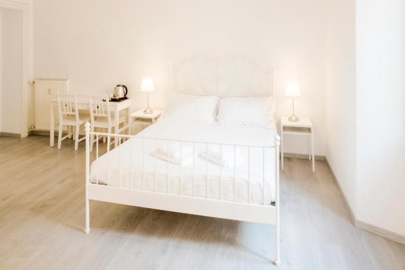 Two Connecting Double Rooms image 3