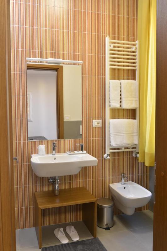 Double Room with Balcony image 4