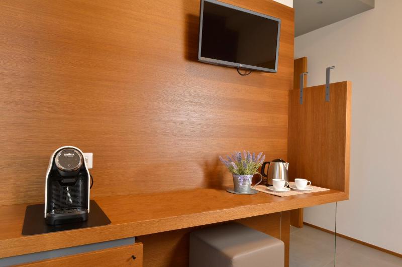 Deluxe Double Room with Balcony image 4