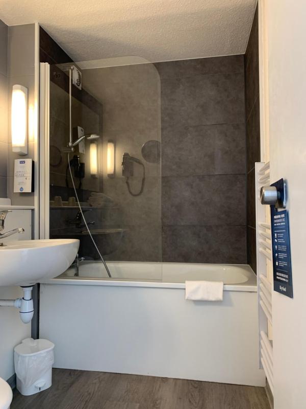 Twin Room image 1
