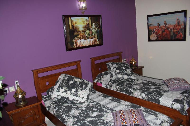 Standard Twin Room with Garden View image 2