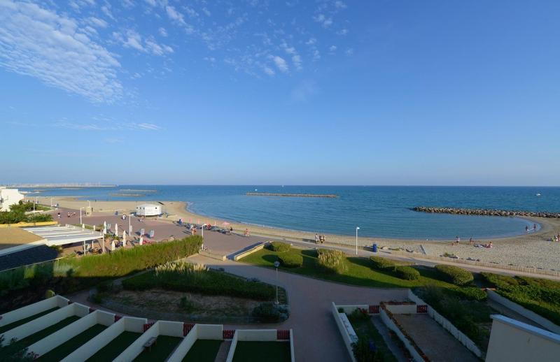 Apartment with Sea View image 3