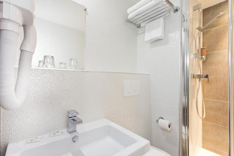 Superior Double Room image 4