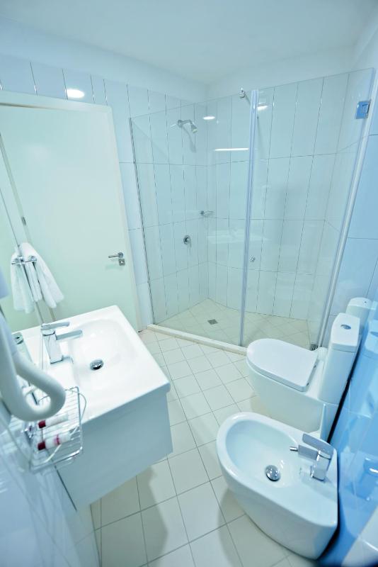 Deluxe Double or Twin Room image 2