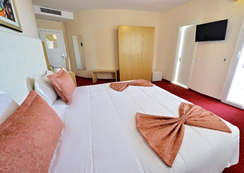 Standard Double Room image 2
