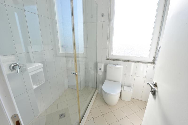 Basic Triple Room image 2