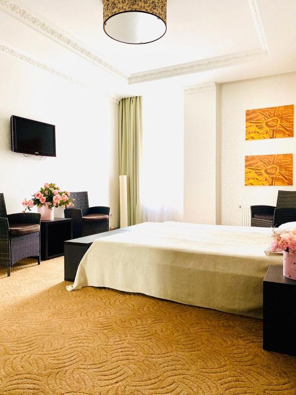 Standard Double or Twin Room image 1