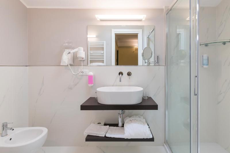 Deluxe Room image 4