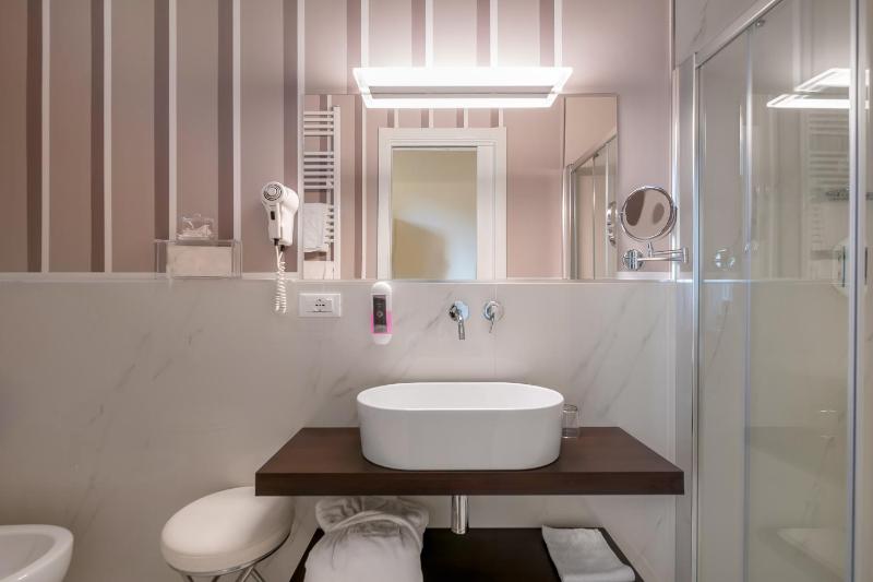 Deluxe Room image 1