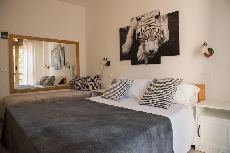 Classic Triple Room image 2