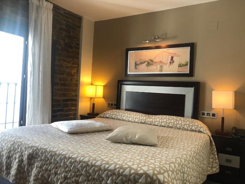 Standard Double or Twin Room image 2