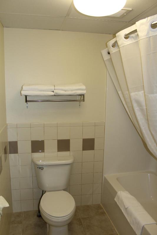 Queen Room with Two Queen Beds - Non-Smoking image 2