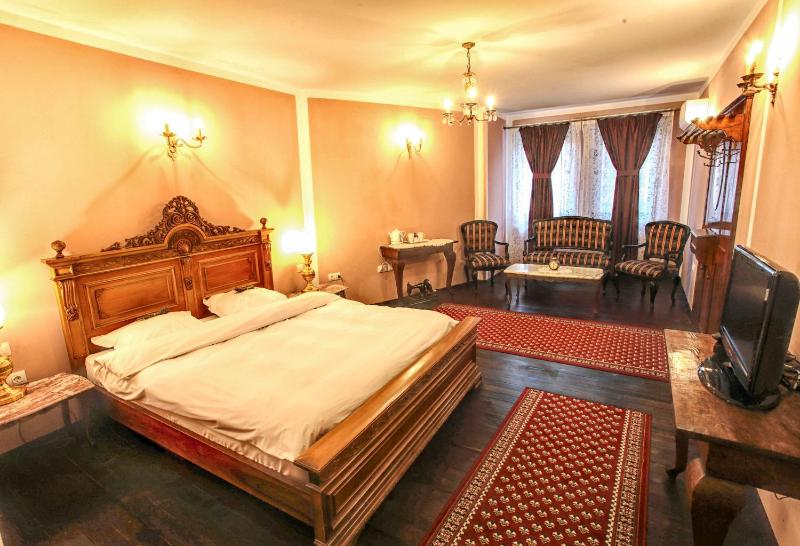 Deluxe Double Room image 2