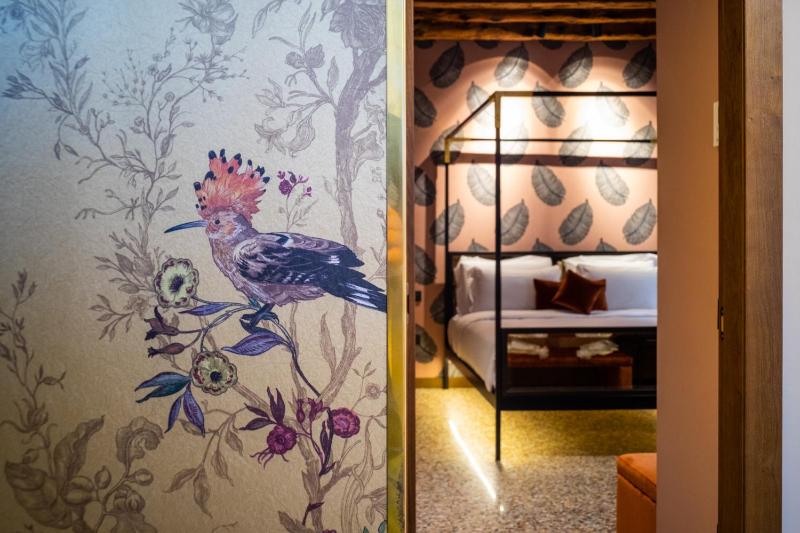 Suite with Garden View image 3