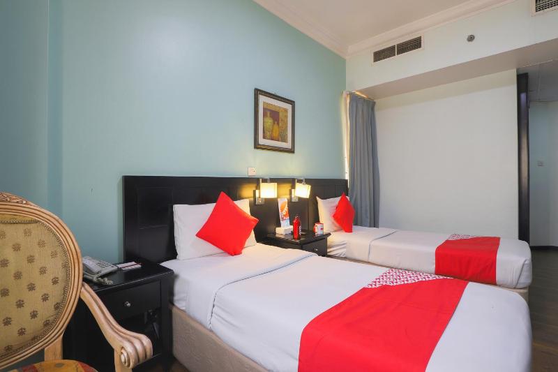 Standard Twin Room image 4