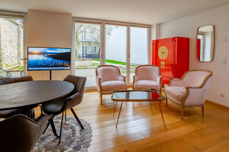 Superior Apartment image 2