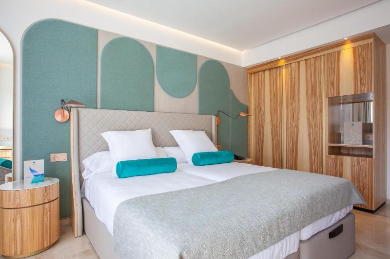Junior Suite (2 Adults) image 3