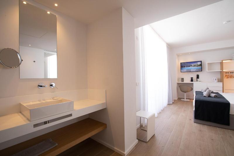 Superior Double Room image 2