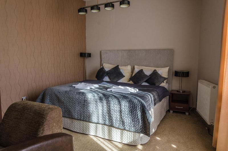 Hotel Rokoko Košice - free parking - image 15