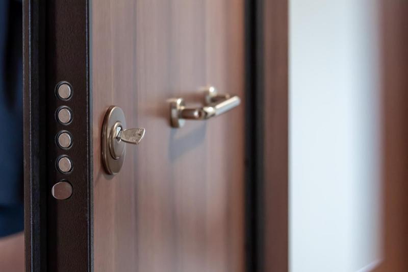 Blue and Peach Two Bedroom Apartment Free Parking image 2