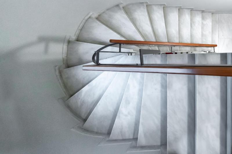 Blue and Peach Two Bedroom Apartment Free Parking image 3