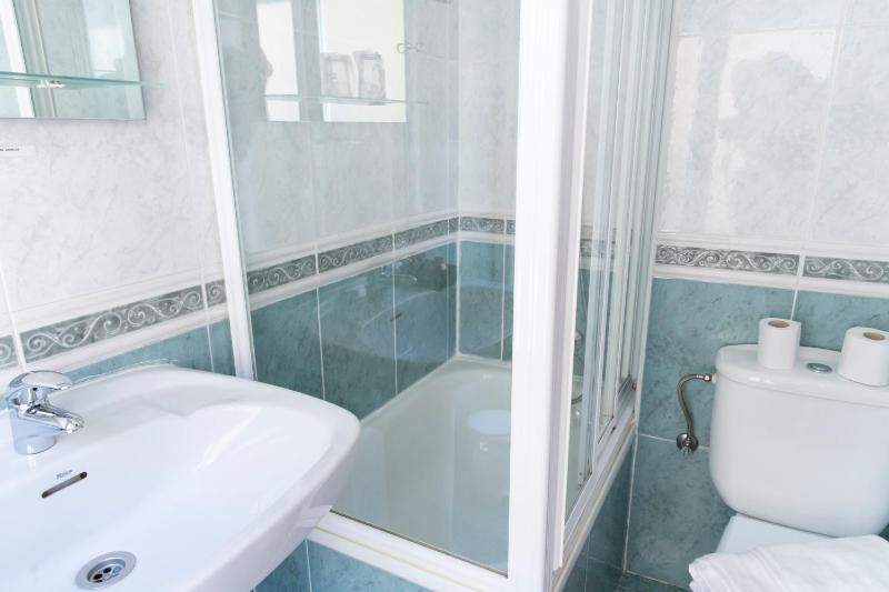 Double or Twin Room image 2