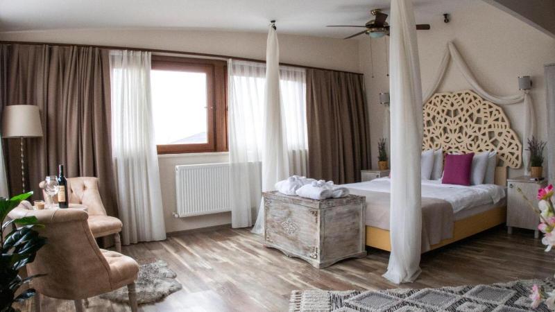 Double Room with Balcony and Sea View image 1