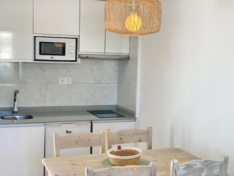 One-Bedroom Apartment image 3
