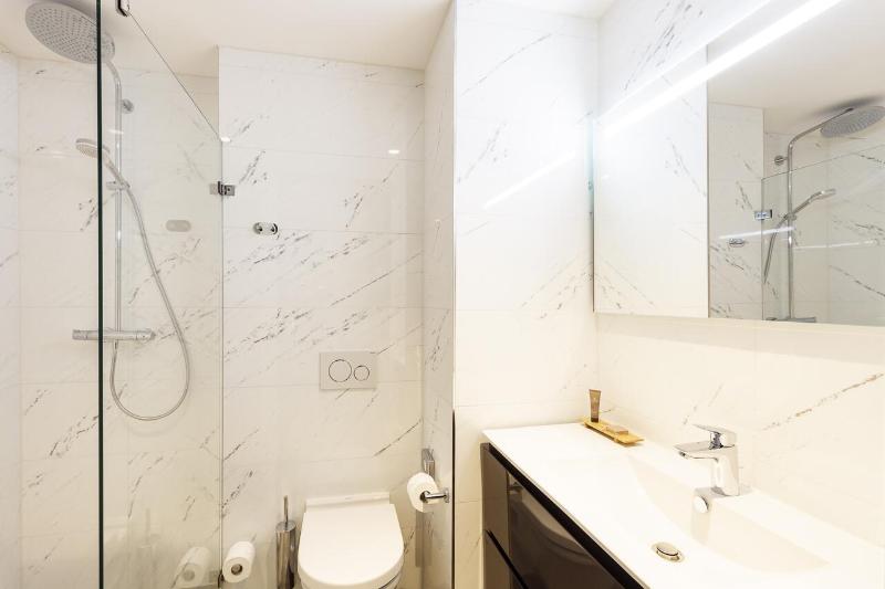 One-Bedroom Apartment image 3