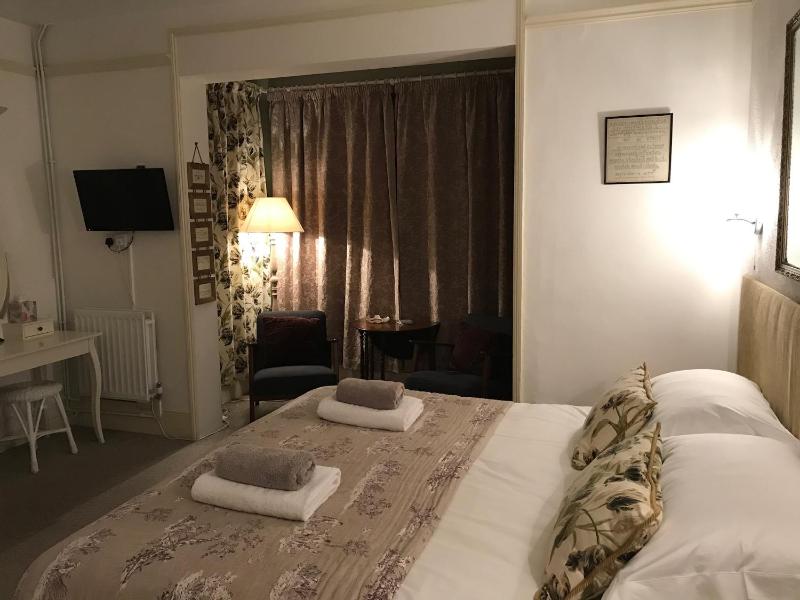 Standard Double Room image 2