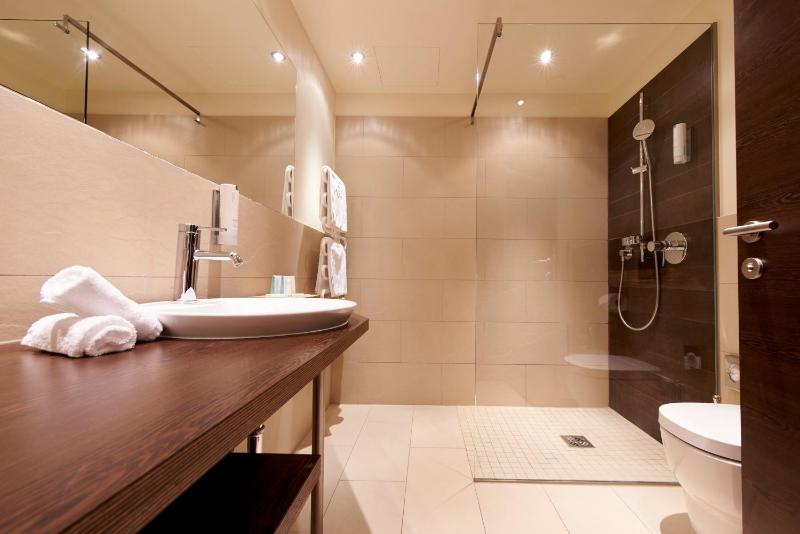 Premium Double Room image 4