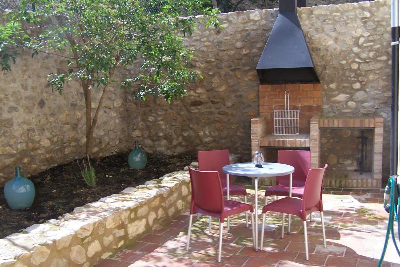 One-Bedroom Apartment with Private Garden image 4