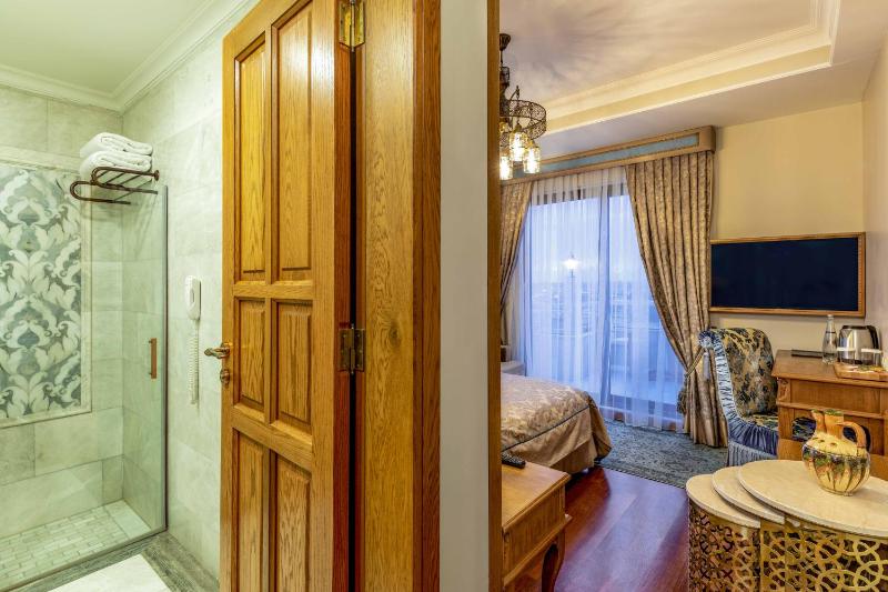 Superior Double Room image 3