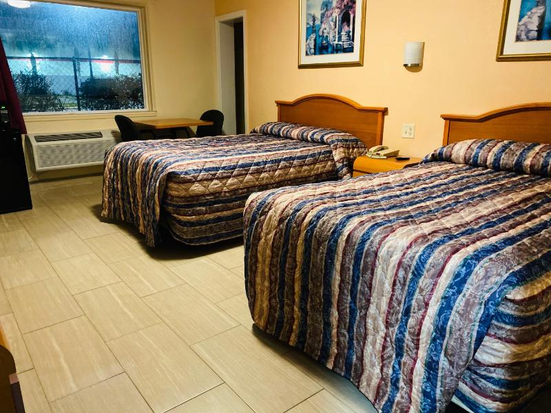 Double Room with Two Double Beds image 3
