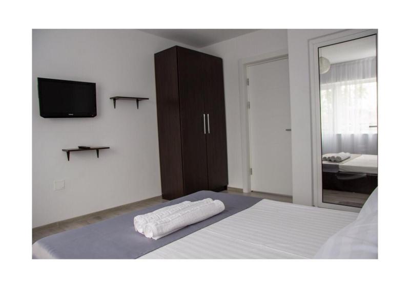 Double Room image 2